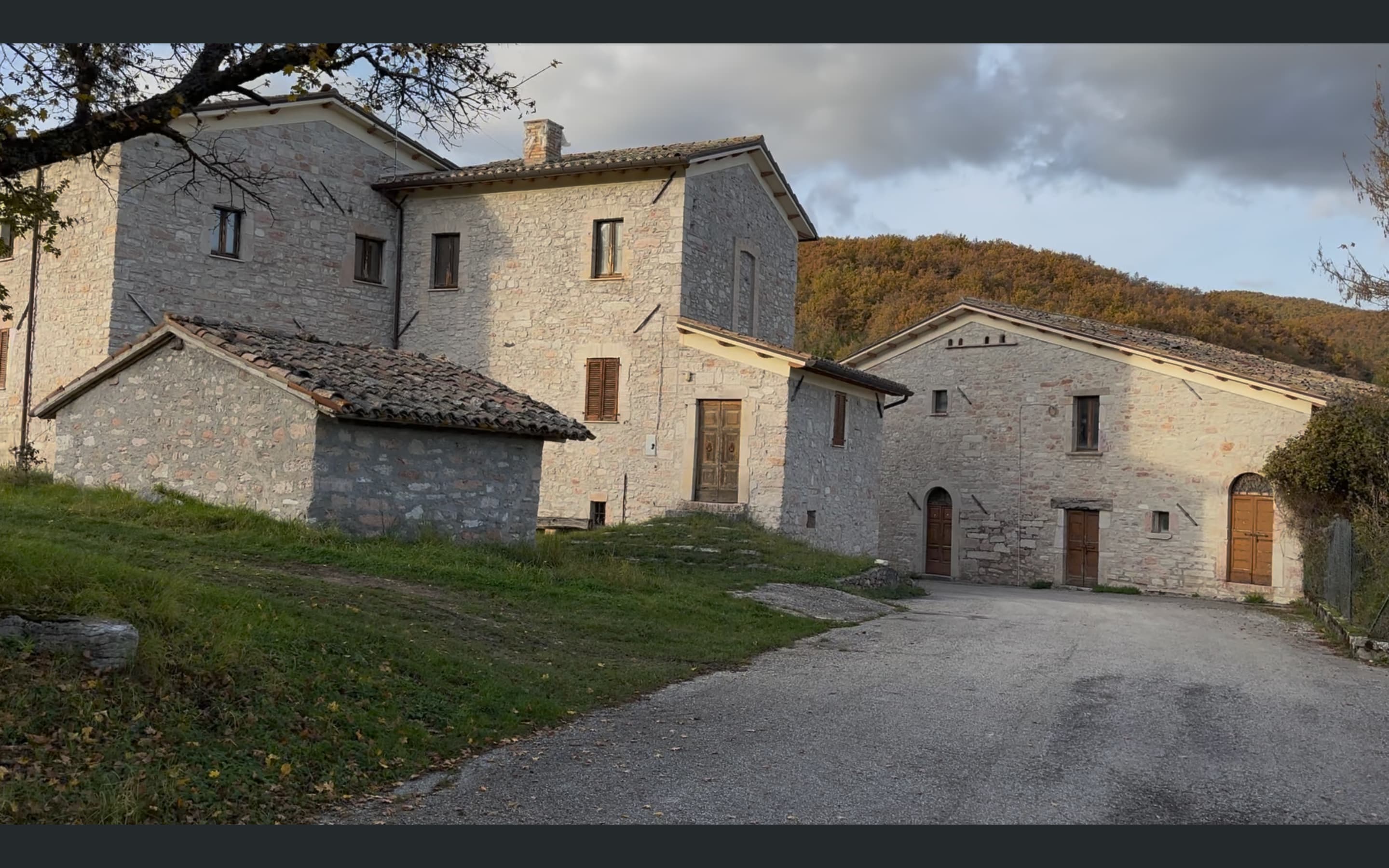 Projet de restauration du Domaine Mevale - rénovation écologique d'un hameau médiéval italien